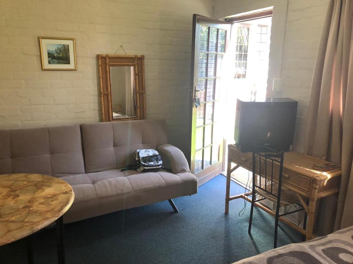 Haus Barbara Guest House Bredasdorp Exterior photo
