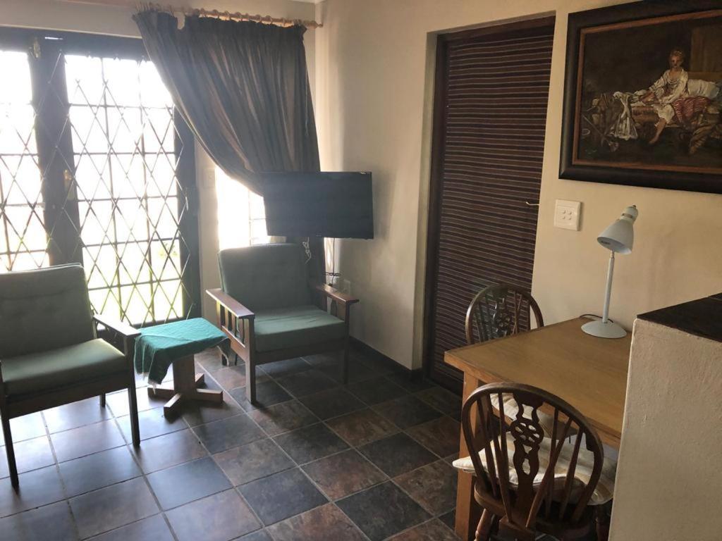 Haus Barbara Guest House Bredasdorp Exterior photo